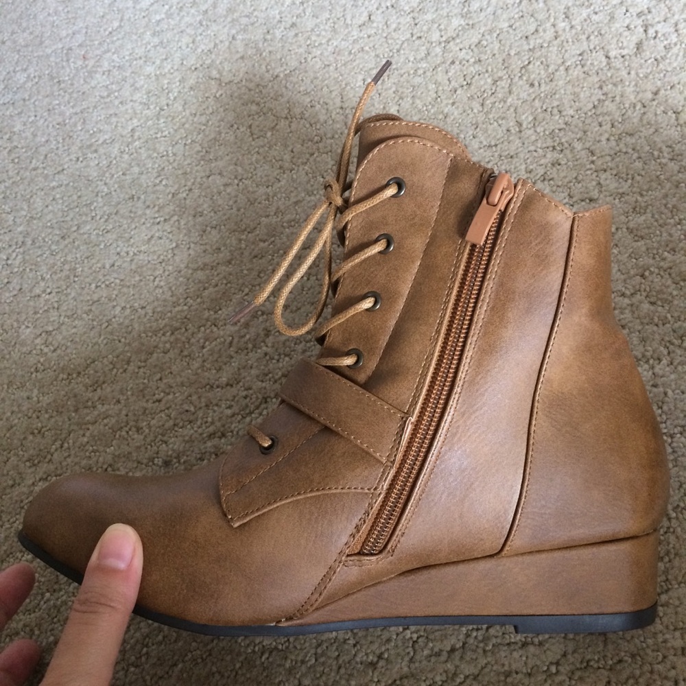 LAST PAIR! Kisses by 2 Lips booties - Picture 3 of 8